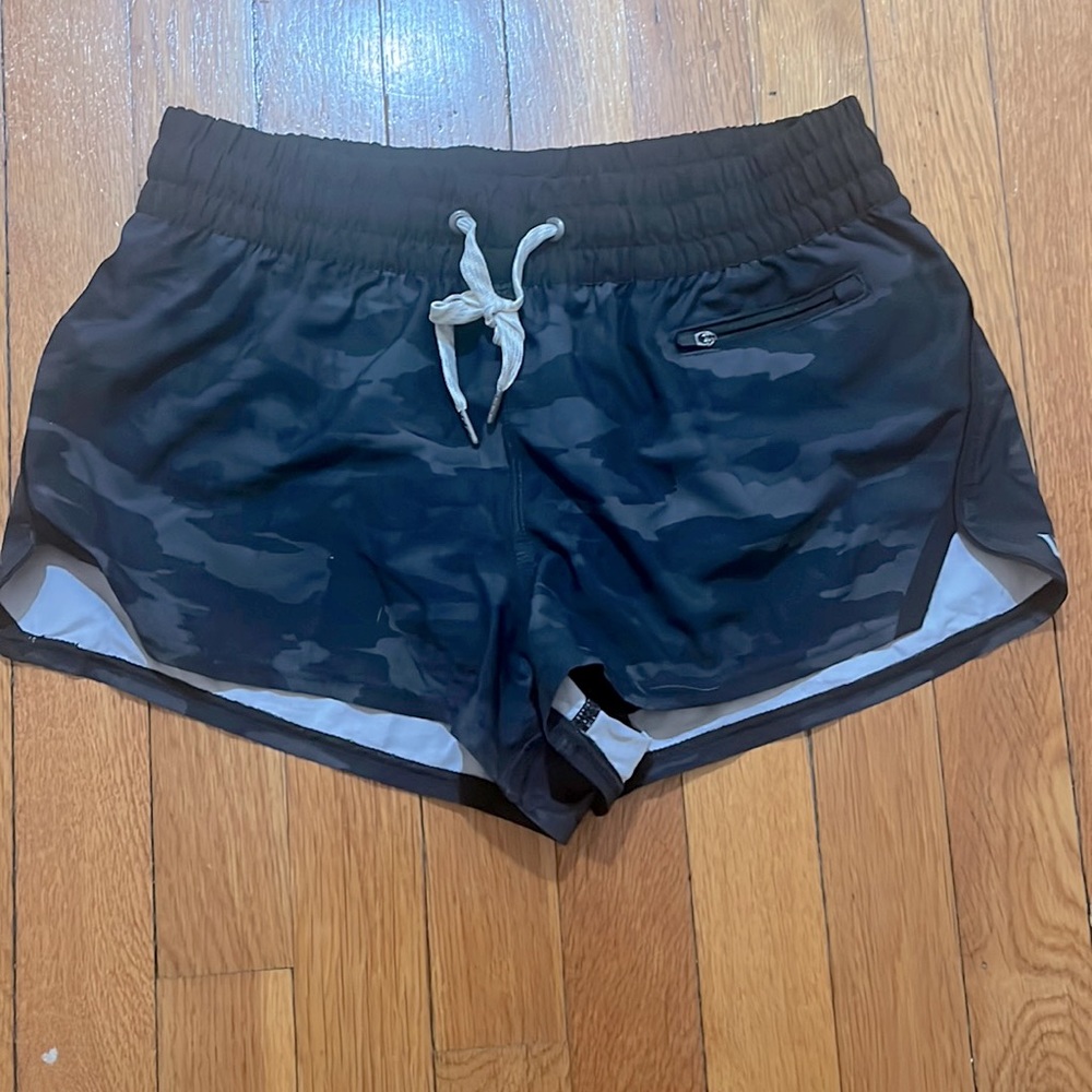 Vuori Shorts